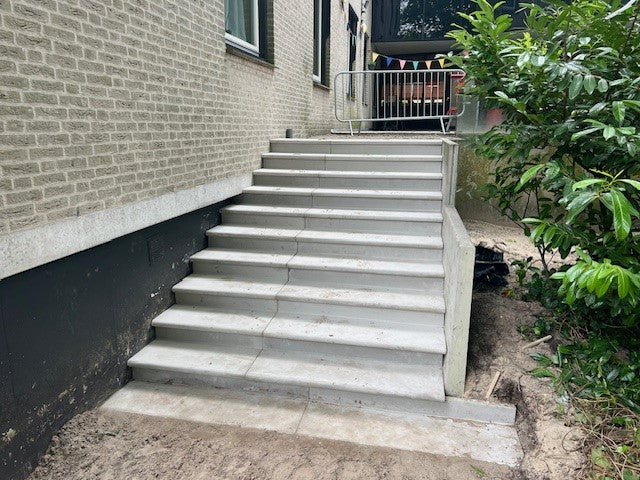 Betonfabriek.nl betonnen traptreden voor buitentrap