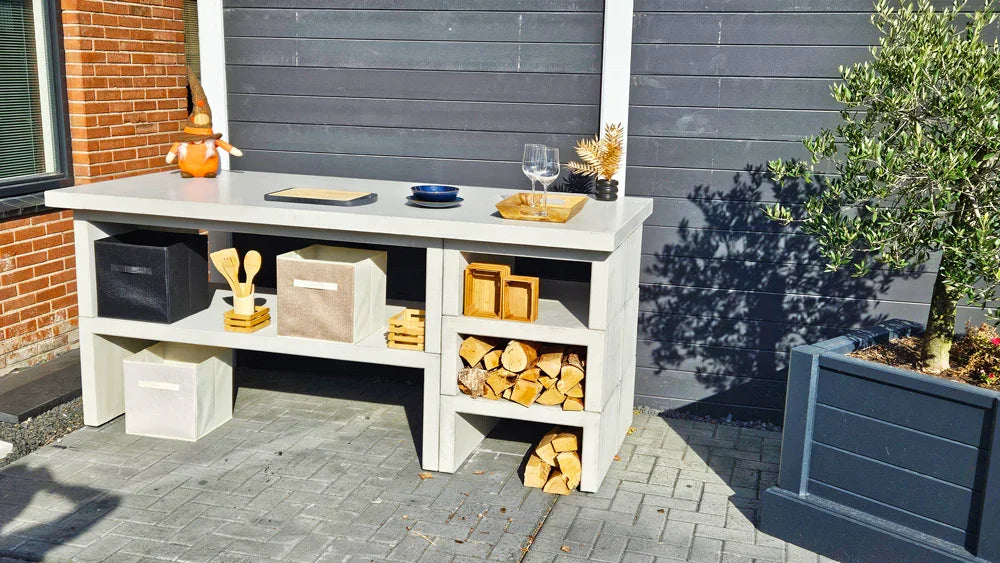 Een luxe buitenkeuken van beton: inspiratie voor elke tuin - Betonfabriek.nl