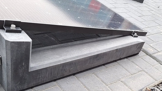 Zonnepanelen op een plat dak: waarom betonsteunen de slimste keuze zijn