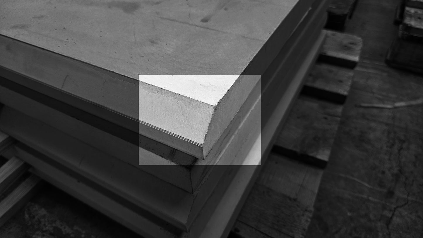 Gevelplint 100 x 60 x 3,5 / 2 cm met sierrand -